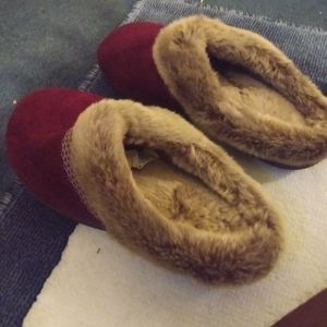 Isotoner size 8.5 maroon and brown